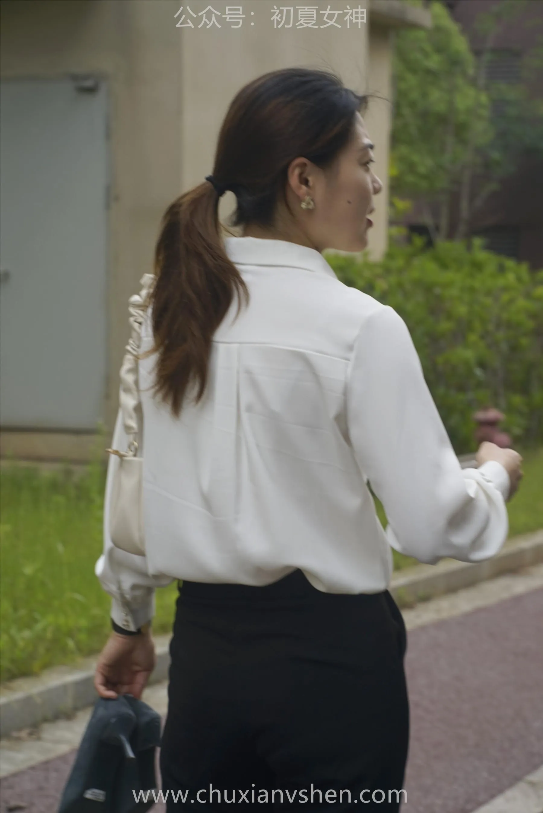 初夏女神 NO.060 小悦悦 职场小白 [129P]插图1